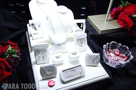 emmy-awards-gbk-gift-suite-2013-revenge-necklace-helzberg-diamonds