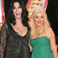 Burlesque se estrena en Hollywood con Cher y Christina Aguilera